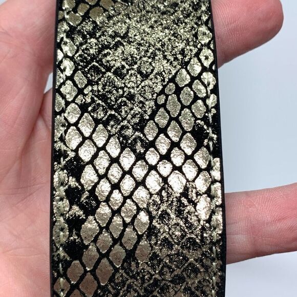 3D metallic and black gold buckle belt NWOT - Picture 4 of 6